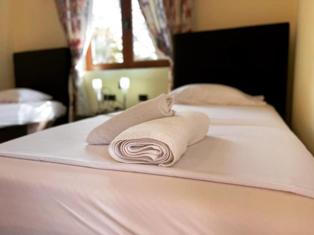 Hotel Ambasador Lezhë Habitación foto
