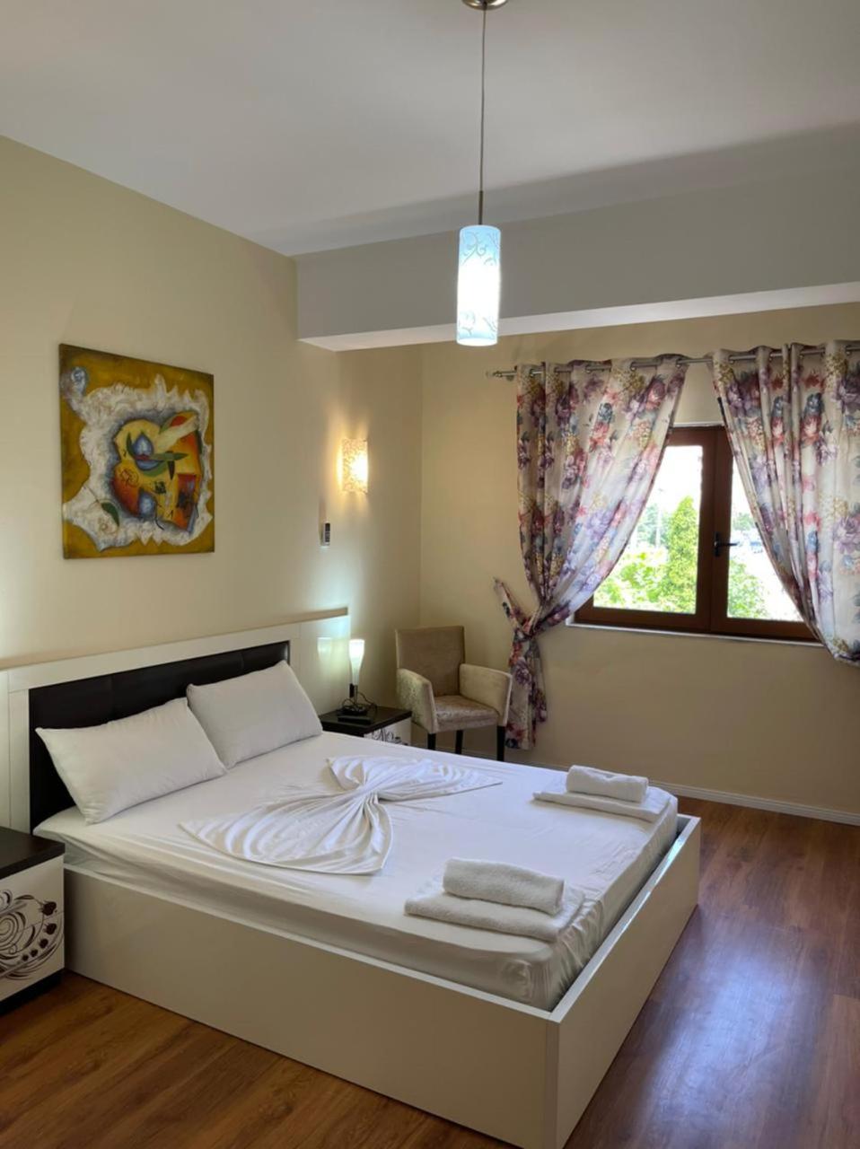 Hotel Ambasador Lezhë Habitación foto