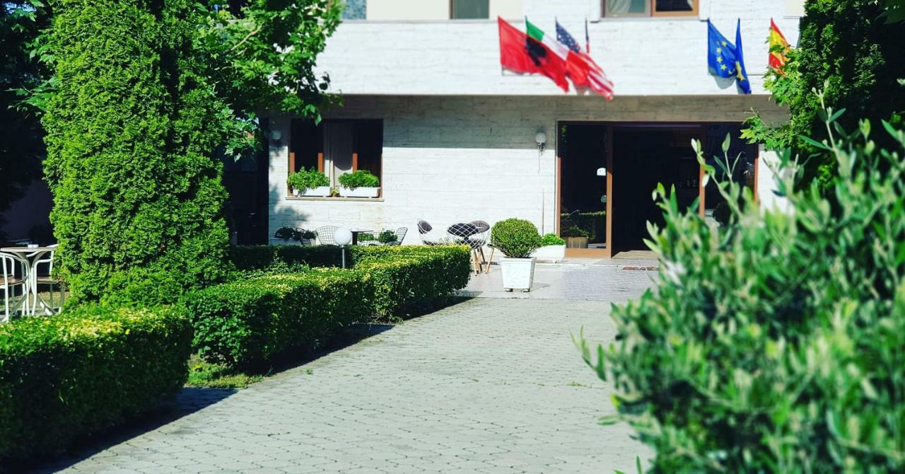 Hotel Ambasador Lezhë Exterior foto